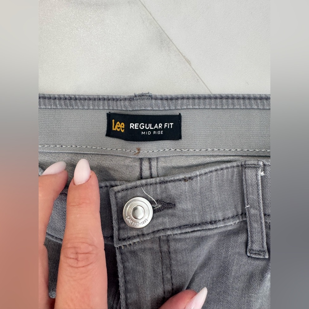 Lee medium rise fit Gray Women's Jeans capris size 14 - Picture 3 of 5